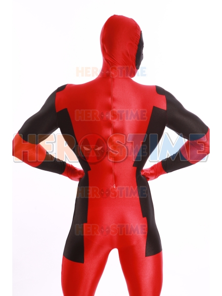 Traje rojo con negro hot sale